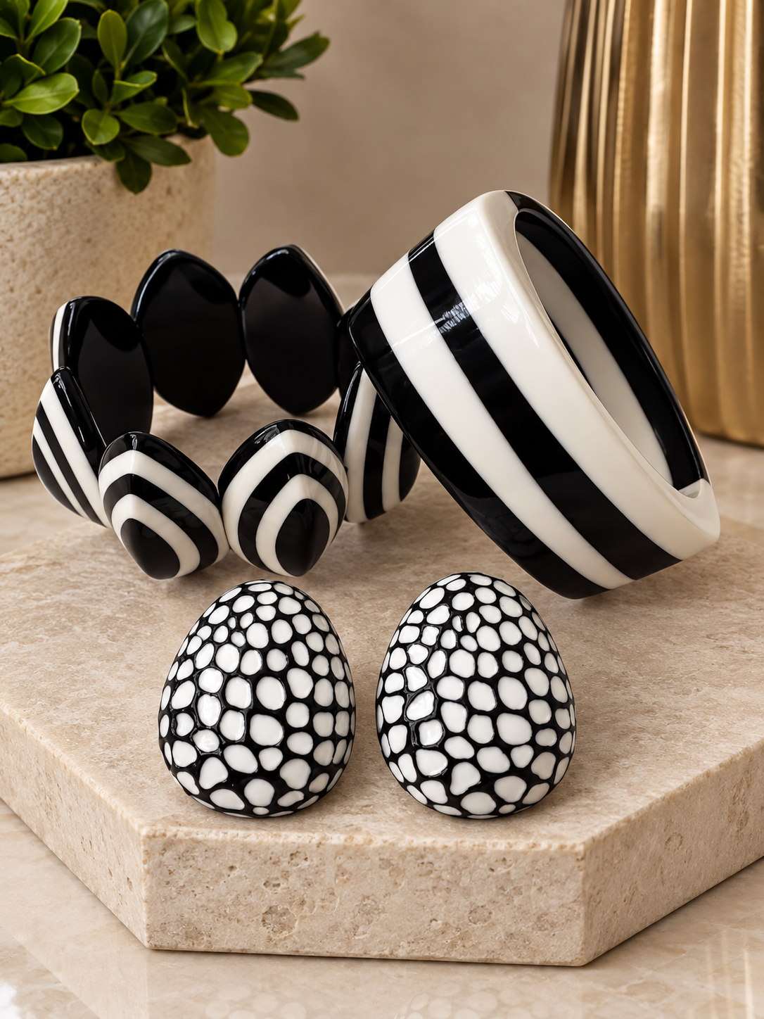 THE BLACK AND WHITE MUSE SET