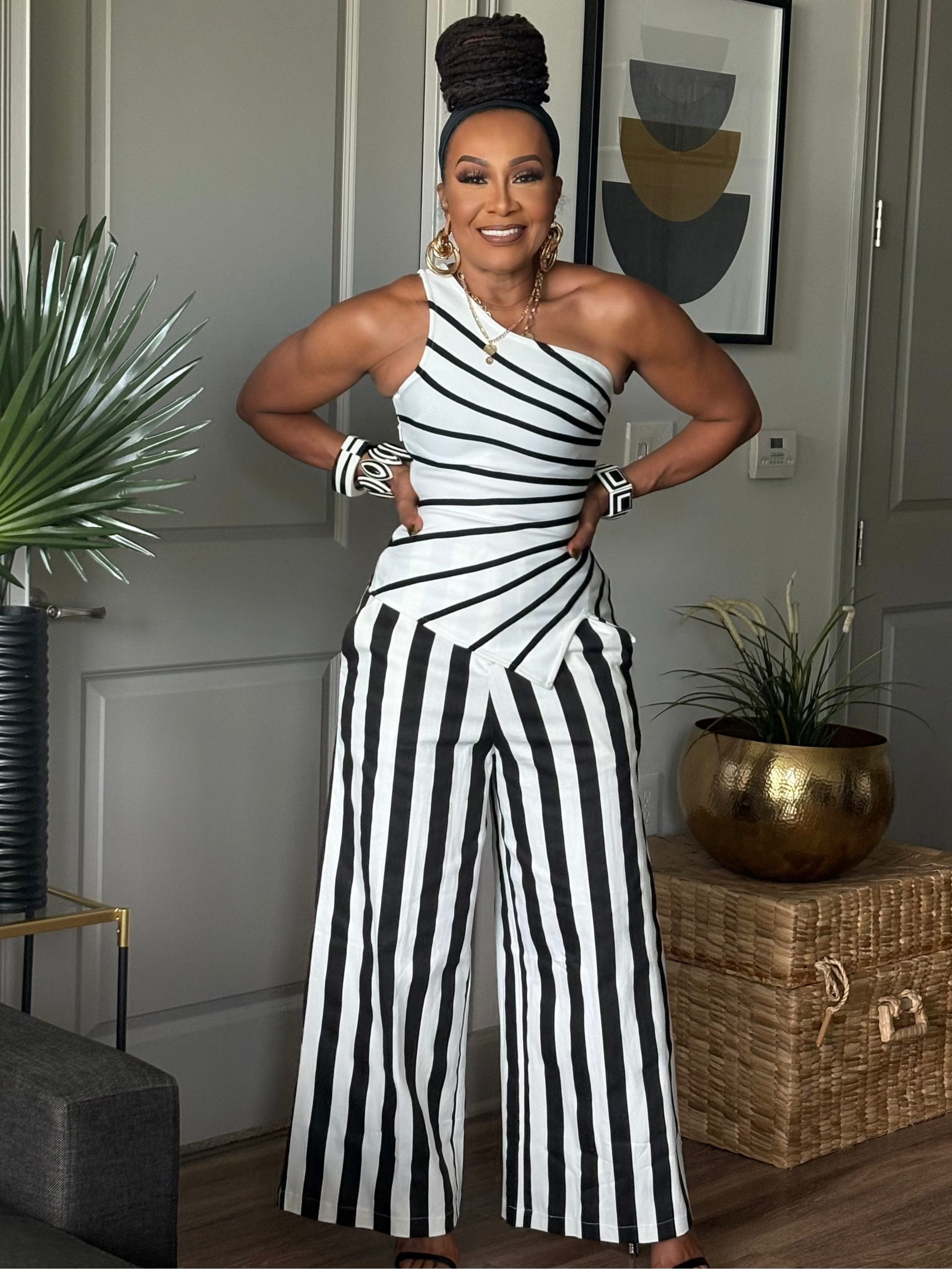 THE OPTICAL ILLUSION ONE SHOULDER TOP