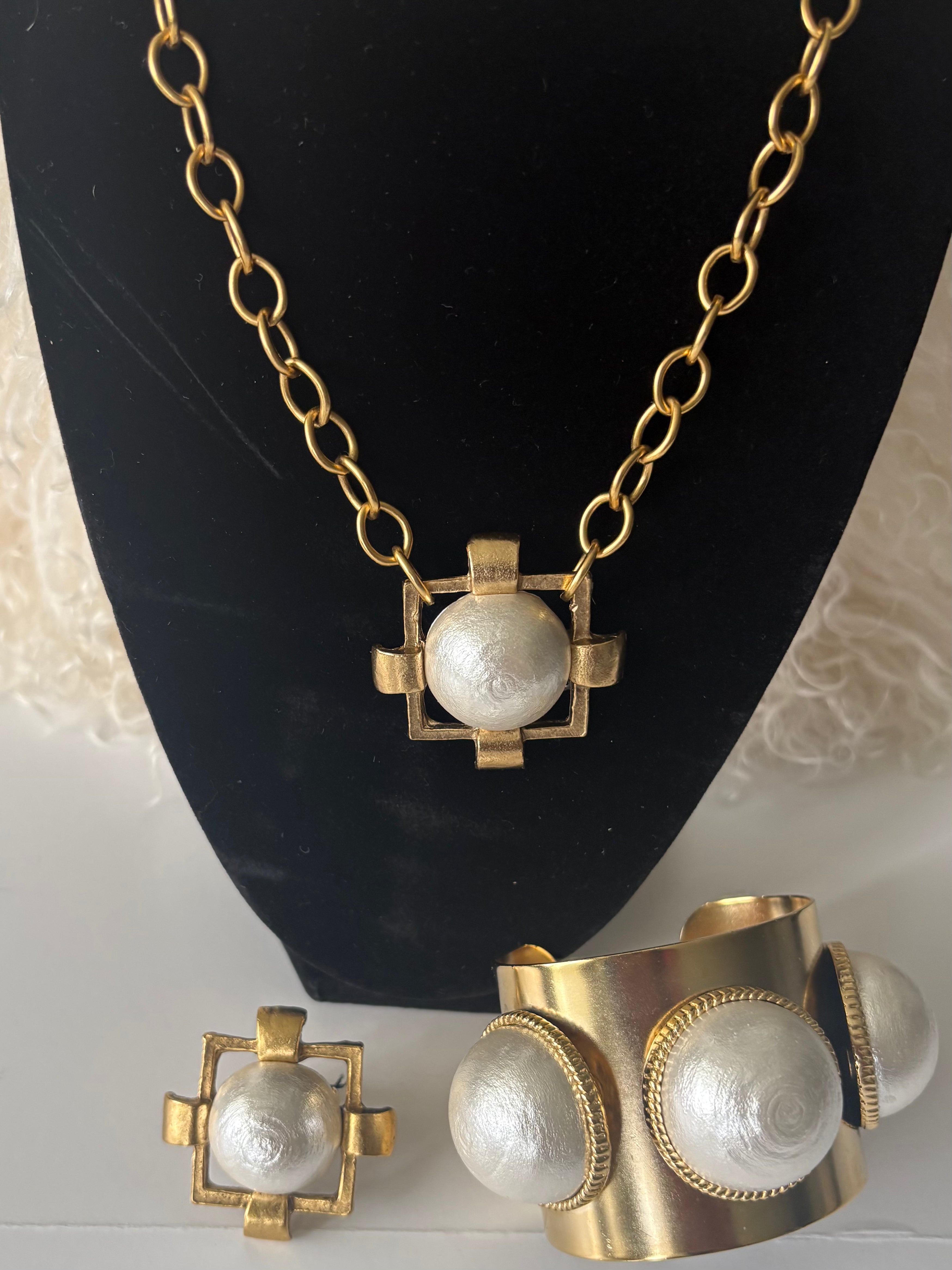 THE GILDEN PEARL 3 PIECE STATEMENT SET