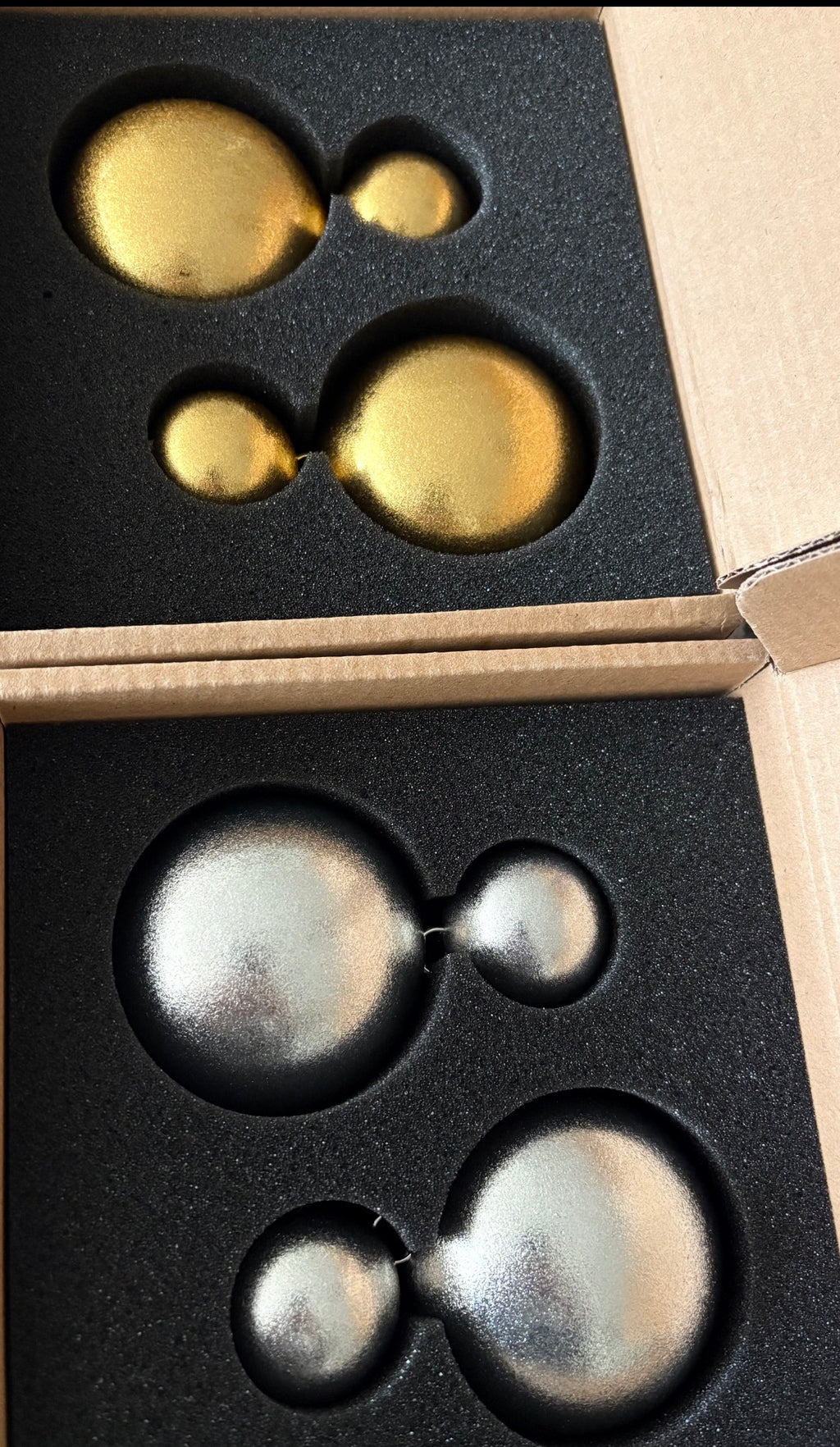 BALLING OUT EARRINGS