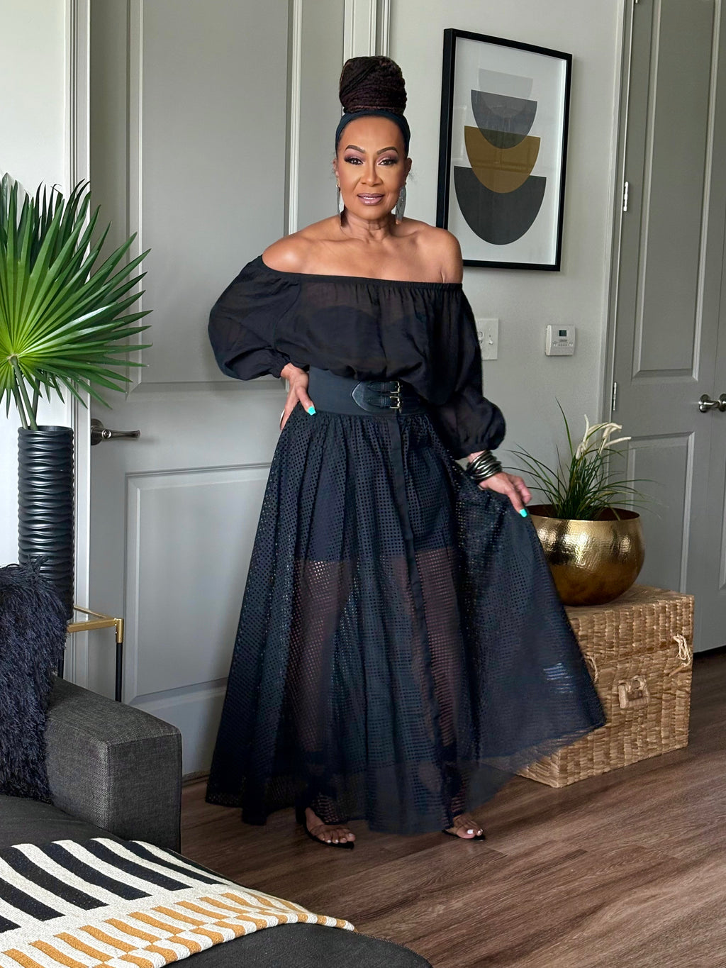 THE MAJESTY POWER MESH SKIRT